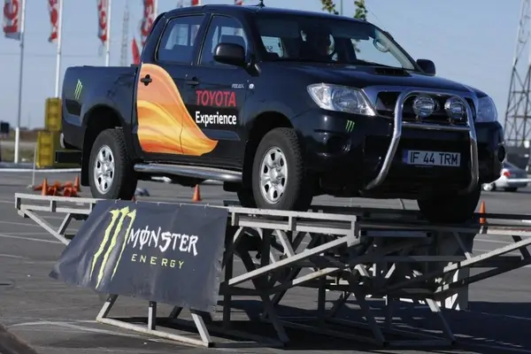 Caravana Toyota la Real Sagului
