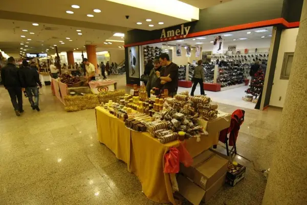 Targ Bio la Iulius Mall 09-11 12 2011