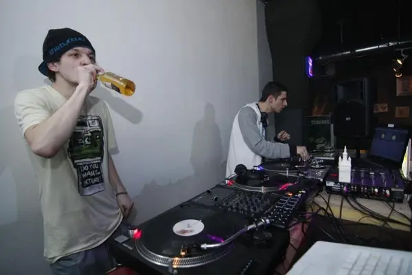 Proaspat Stors Dancing Fingerz, Bibanu la Setup