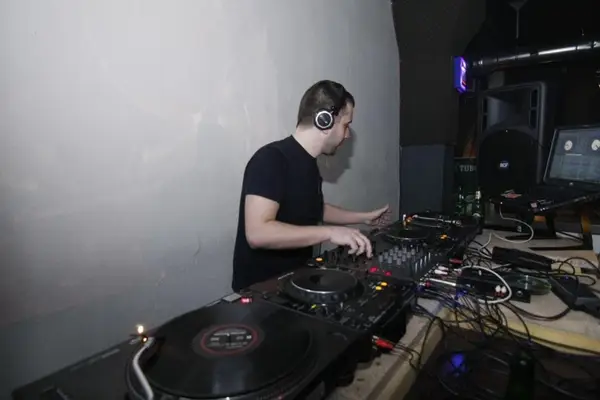 Concert Smooth, Some, Elementrix, Djubei la Setup Venue