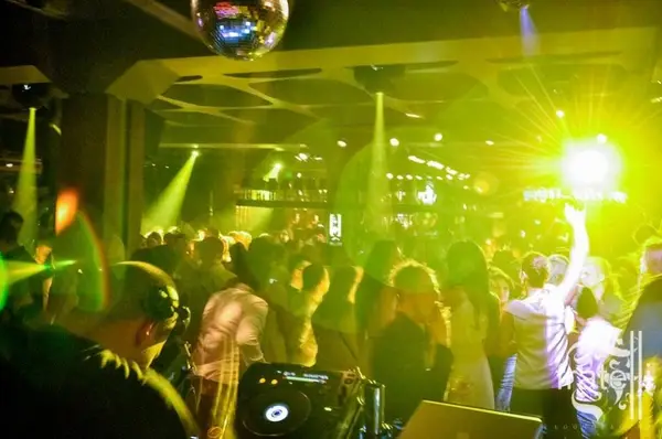 Alors on dance party with Dj Rom 1 from Saint Tropez la Fratelli