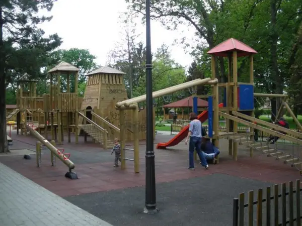 Loc de joaca - Parcul Carmen Sylva