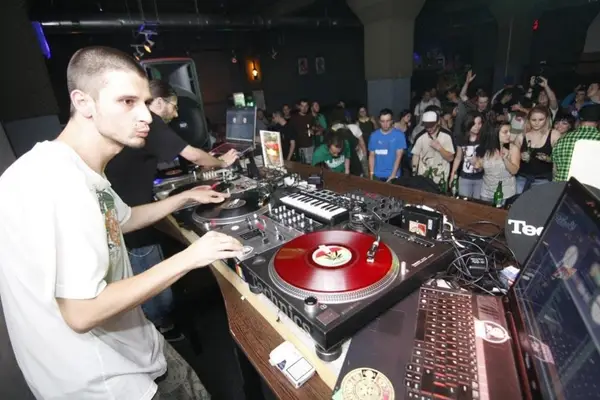 Proaspat Intors cu DJ Limun, Saga si Se la Setup Venue
