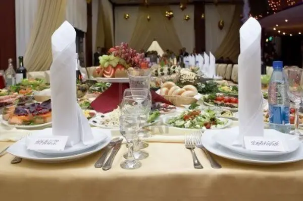 Meniul zilei la Restaurant Check Inn pentru 25-29 iunie 2012