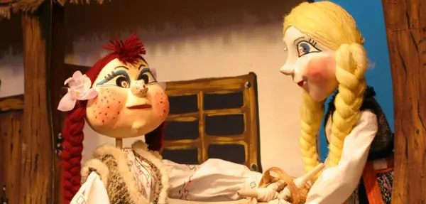 Fata babei si fata mosneagului - teatru de papusi