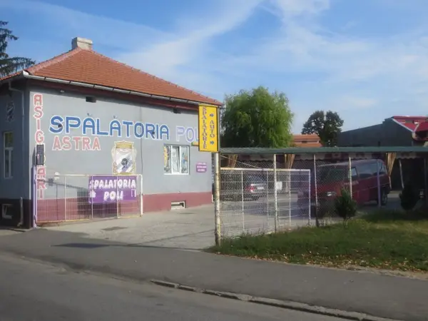 Spalatoria auto Poli