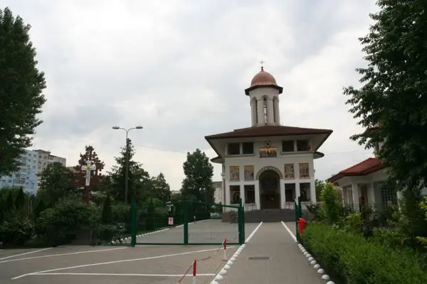 Biserica „Pogorarea Sfantului Duh“ - Zona Dacia
