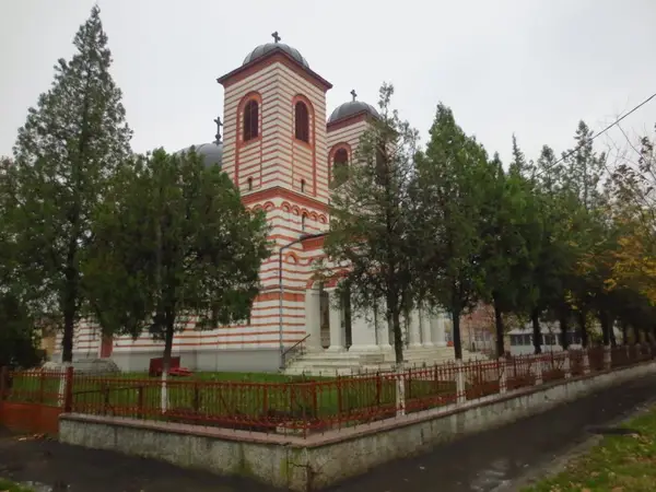 Biserica „Sfintii Apostoli Petru si Pavel“ - Fratelia