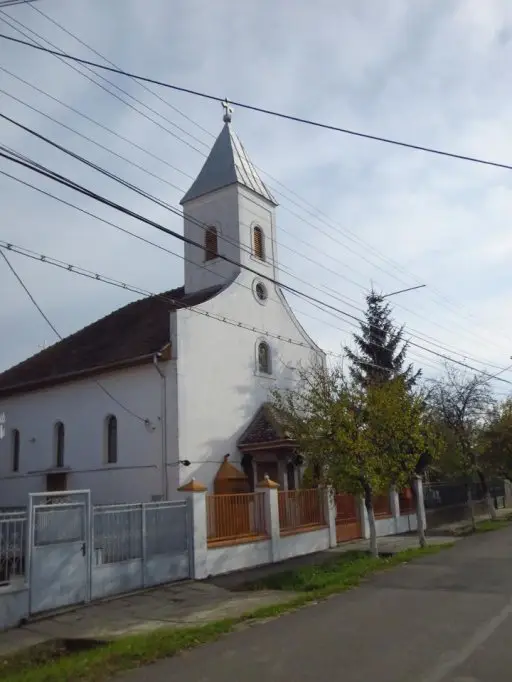 Biserica „Sfintii Apostoli Petru si Pavel“ - Plopi