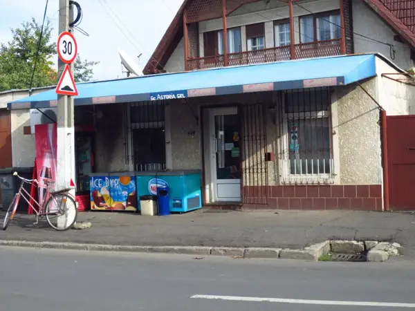 Minimarket - Strada Ioan Roata colt cu Strada Dr. Lucian Georgevici