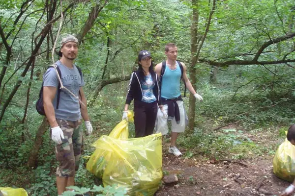 Actiune de ecologizare la Padurea Verde