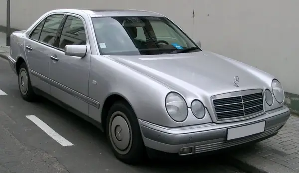 Dezmembrez Mercedes E Class