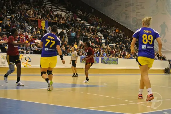 Romania 28-18 Angola
