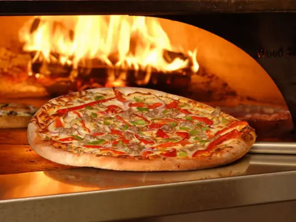 Pizza pe cuptor cu lemne in Timisoara