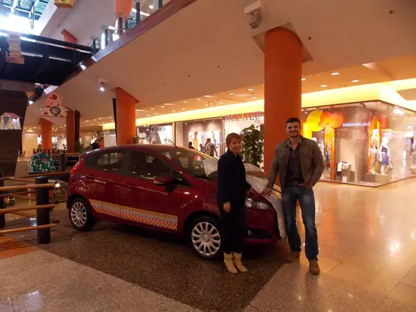 Un timisorean de 27 de ani a castigat un Ford Fiesta, la tombola de Paste de la Iulius Mall