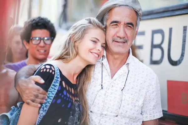 Razvan Vasilescu este un tata de comedie in filmul #SELFIE