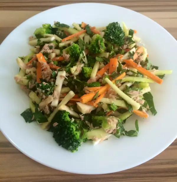 Salata de broccoli cu ton