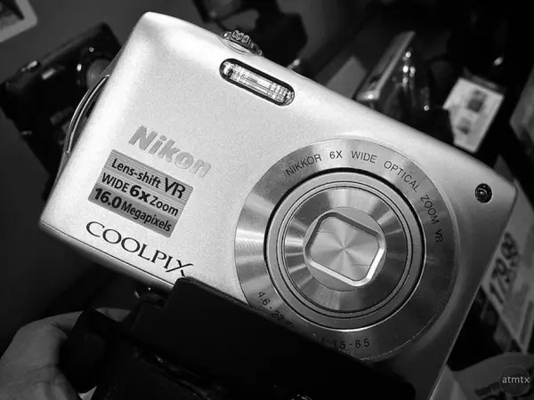 Nikon CoolPix S3300 silver la pret redus