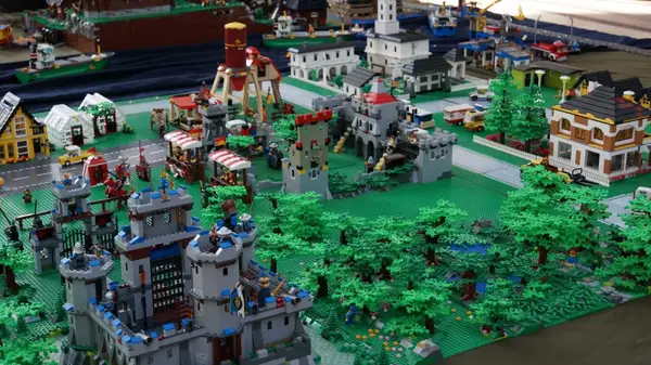 Universul caramizilor Lego