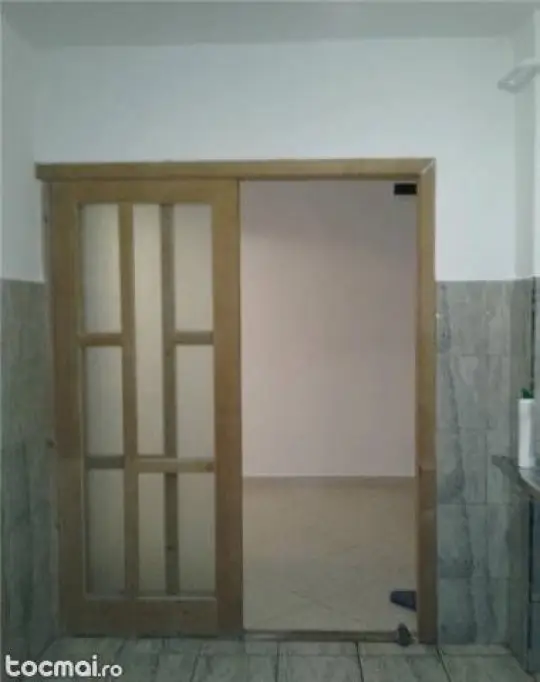 Inchiriez apartament cu 3 camere, zona Lipovei