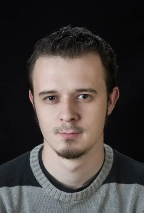 Dincolo de scena cu artistul plastic Benedek Levente