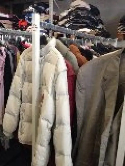 Vindem stock haine second hand Italia en-gros