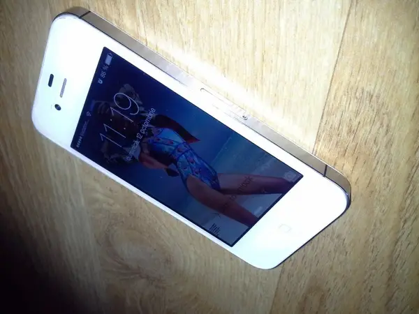 Vand iphone 4s white neverlock 16 gb