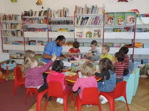 Ateliere pentru copii la Mediateca Andre Francois a Institutului Francez