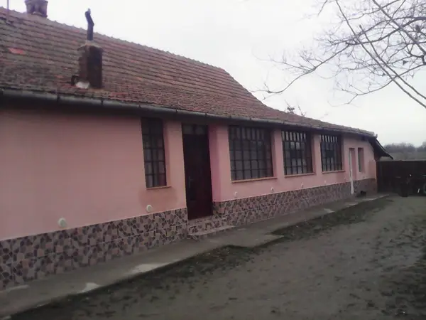Vand sau schimb casa in Cenad
