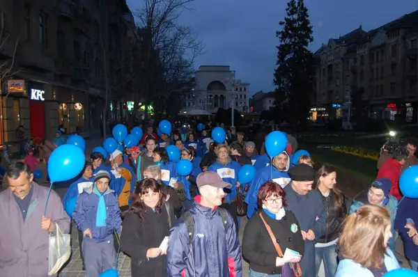 Pentru Voi a imbracat Timisoara in albastru pentru autism