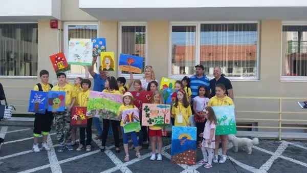 Cadouri pline de culoare, de la copii pentru adulti