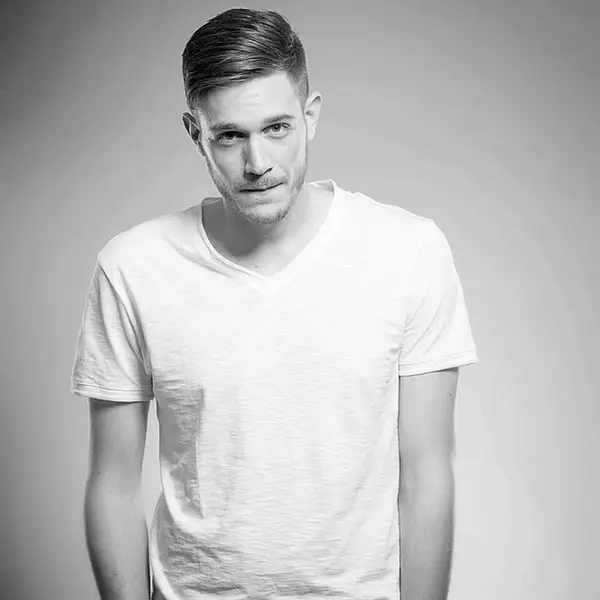 DJ-ul care te face sa "simti mai mult" lanseaza Love Trouble