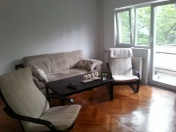 Vand apartament 3 camere, decomandat etaj 1 in zona Mircea cel Batran