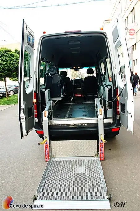 Vinul apropie oameni si deschide drumuri accesibile