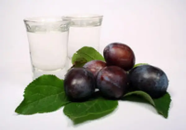 Palinca (tuica) de prune de vanzare