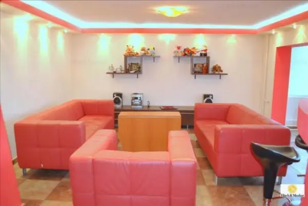 Apartament de vanzare cu 3 camere in zona Andrei Saguna