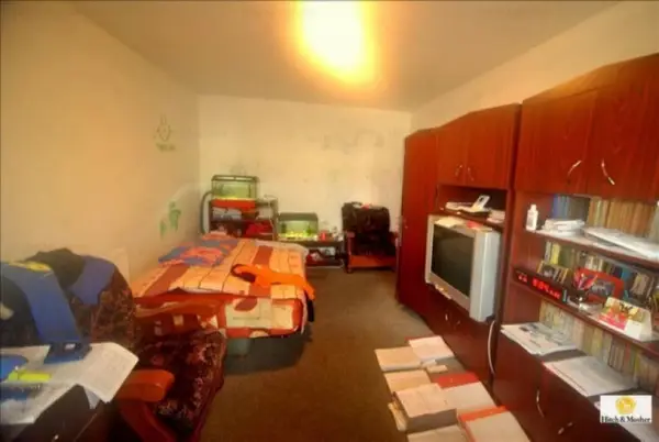 De vanzare apartament 3 camere, decomandat - zona Mircea cel Batran