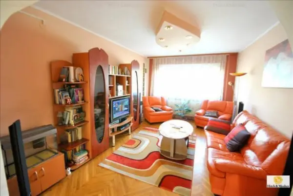 De vanzare apartament 3 camere, zona Balcescu