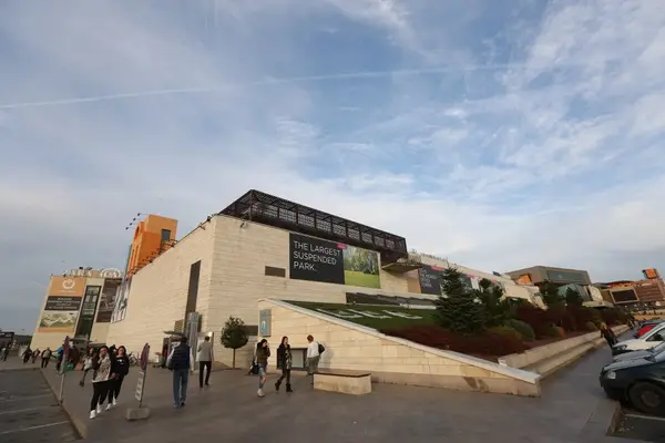 Iulius Mall participa la "Ora Pamantului"