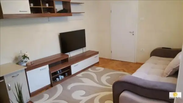 Apartament cu 3 camere de vanzare in zona Sagului