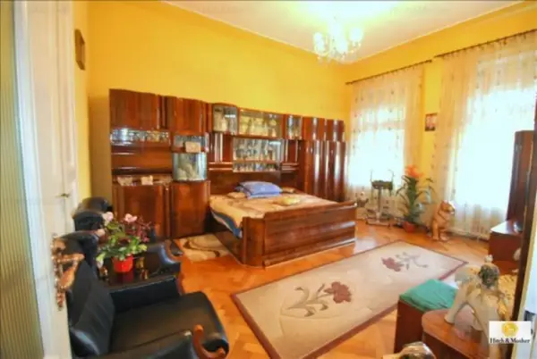 De vanzare apartament 3 camere, zona Central - Piata Balcescu