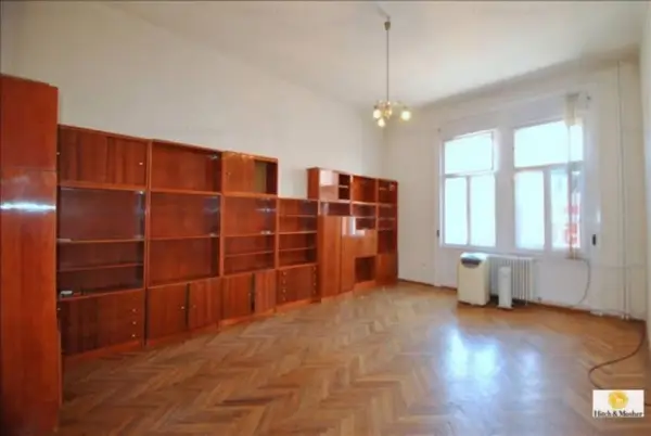 De vanzare apartament cu 3 camere - Zona Ultracentrala