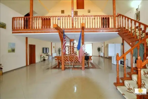 Vila de vanzare la intrare in Remetea Mare