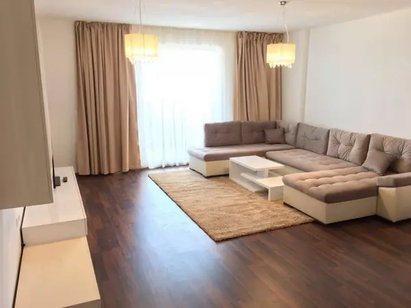 Proprietar, inchiriez ap de LUX cu 2 camere, cu loc de parcare subteran!!