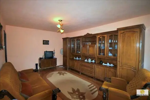 De vanzare apartament cu 3 camere in zona Lipovei