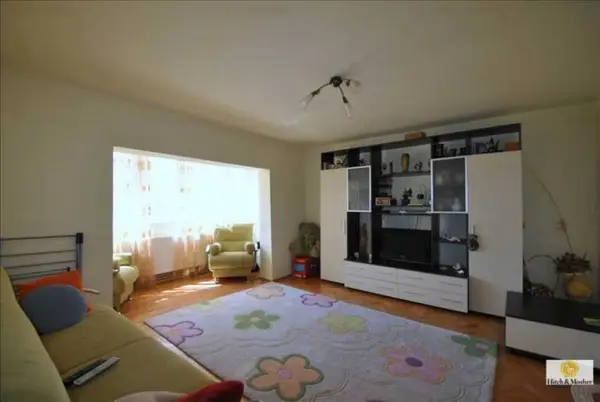 De vanzare apartament cu 3 camere, zona Soarelui