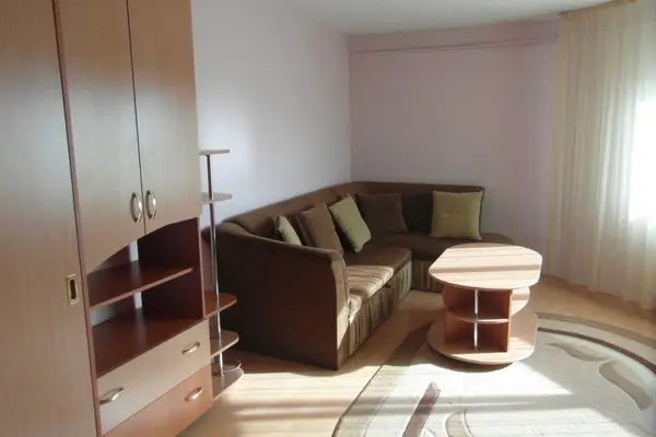 Proprietar vand apartament 2 camere decomandat