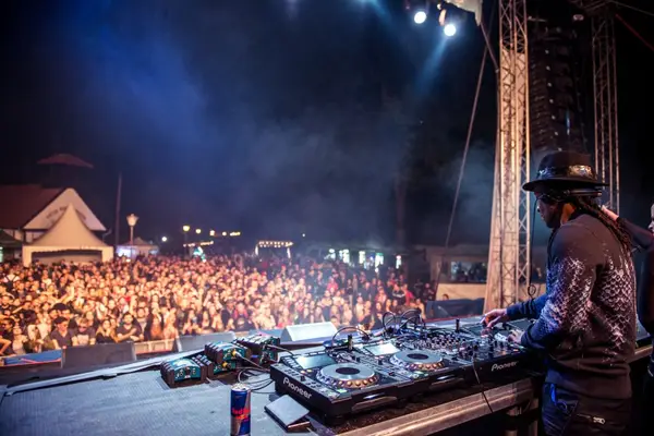 Peste 15000 de vizitatori la cea de-a doua ediție rEVOLUTION Festival