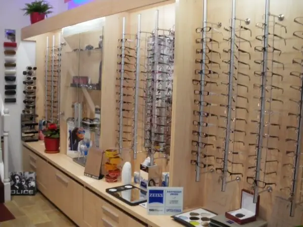 Angajam personal pentru magazinul de optica