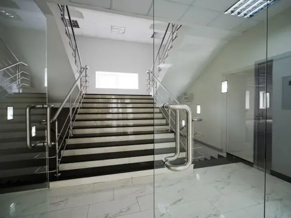 Usile din sticla securizata de la Securit International ofera siguranta, eleganta si perfectiune